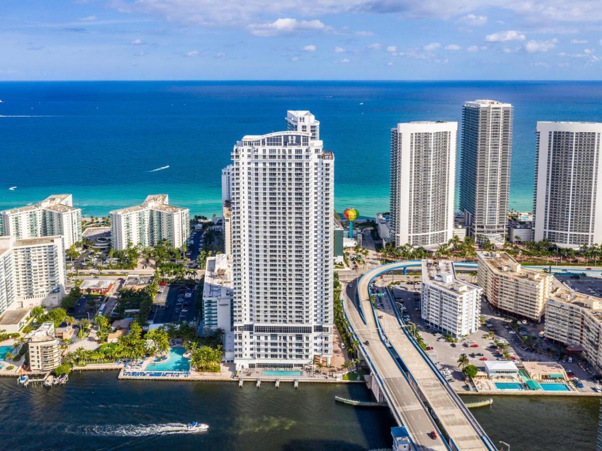הוליווד Hyde Beach House Three-Bedroom, Waterfront, Ocean And Intercostal View, Rooftop Pool, 5 Min Walk To Beach מראה חיצוני תמונה