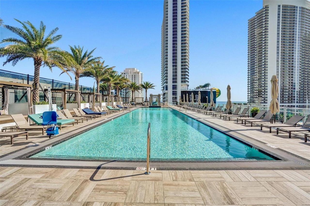 הוליווד Hyde Beach House Three-Bedroom, Waterfront, Ocean And Intercostal View, Rooftop Pool, 5 Min Walk To Beach מראה חיצוני תמונה