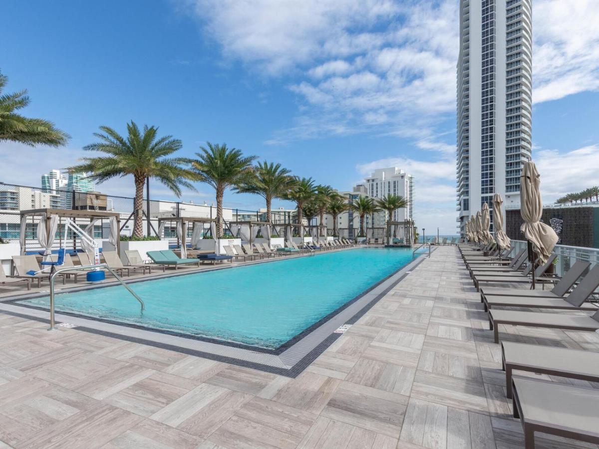 הוליווד Hyde Beach House Three-Bedroom, Waterfront, Ocean And Intercostal View, Rooftop Pool, 5 Min Walk To Beach מראה חיצוני תמונה