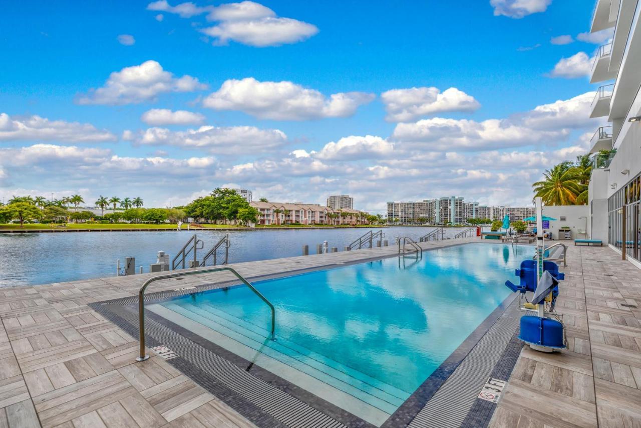 הוליווד Hyde Beach House Three-Bedroom, Waterfront, Ocean And Intercostal View, Rooftop Pool, 5 Min Walk To Beach מראה חיצוני תמונה