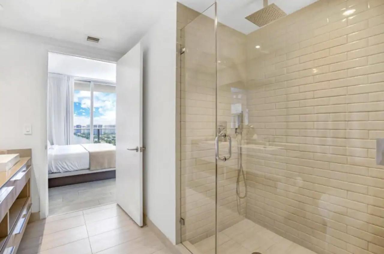הוליווד Hyde Beach House Three-Bedroom, Waterfront, Ocean And Intercostal View, Rooftop Pool, 5 Min Walk To Beach מראה חיצוני תמונה