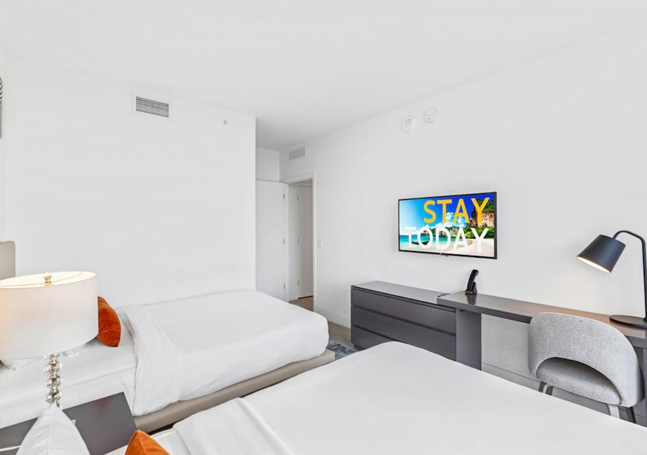 הוליווד Hyde Beach House Three-Bedroom, Waterfront, Ocean And Intercostal View, Rooftop Pool, 5 Min Walk To Beach מראה חיצוני תמונה