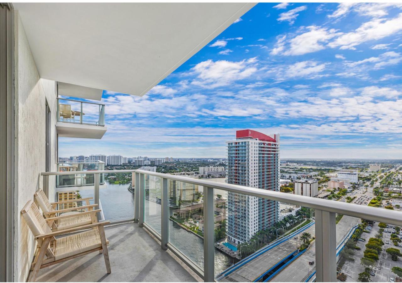 הוליווד Hyde Beach House Three-Bedroom, Waterfront, Ocean And Intercostal View, Rooftop Pool, 5 Min Walk To Beach מראה חיצוני תמונה